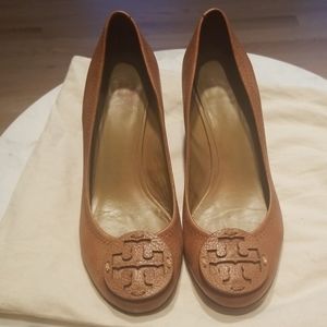 Tory Burch Chelsea wedge 8.5 tan